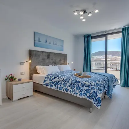 Modern Cristianos Center * Los Cristianos (Tenerife)