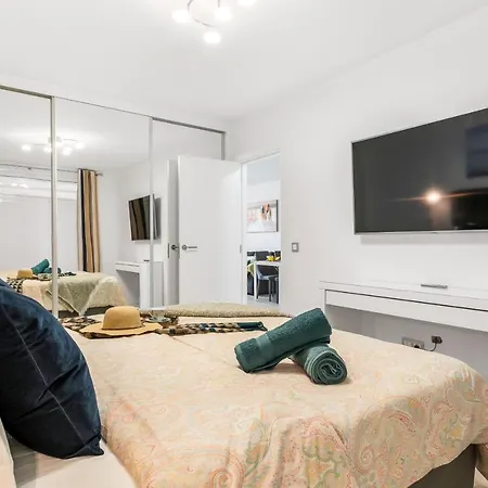 Modern Cristianos Center Apartment