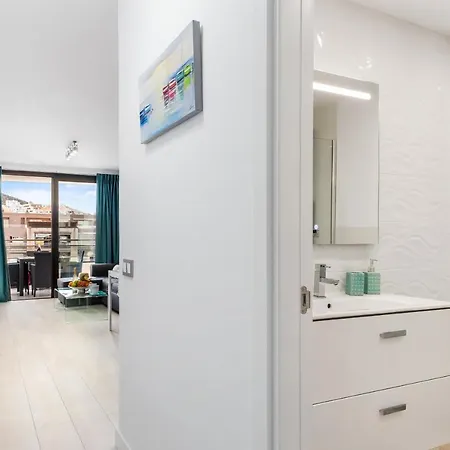 Modern Cristianos Center ロスクリスティアーノス