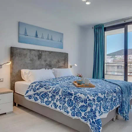 Modern Cristianos Center Apartment