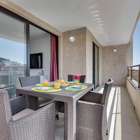 Modern Cristianos Center * לוס כריסטיאנוס