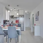 Modern Cristianos Center * לוס כריסטיאנוס