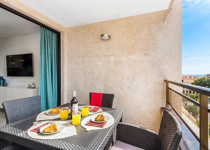 Modern Cristianos Center 公寓