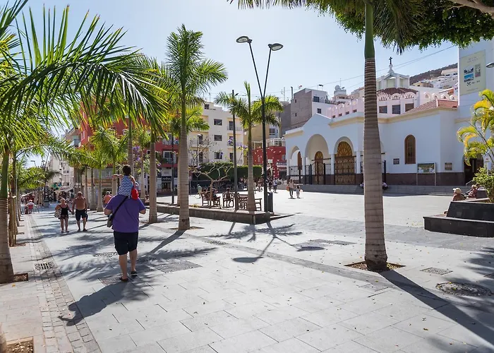 Modern Cristianos Center 洛斯克里斯蒂亚诺斯