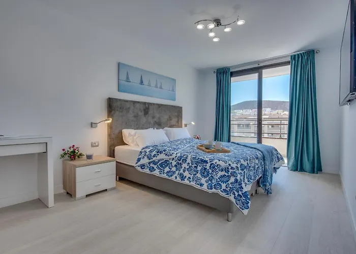 Modern Cristianos Center * 洛斯克里斯蒂亚诺斯